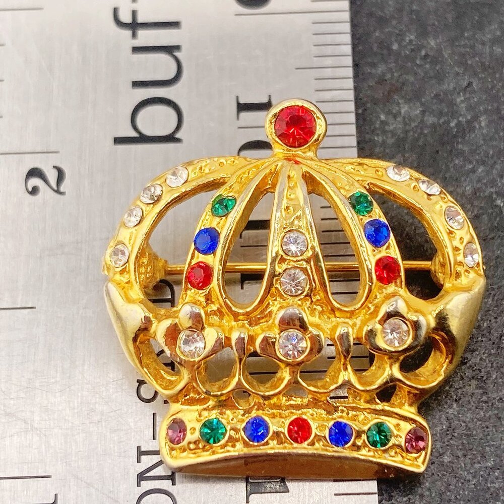 VINTAGE Gold tone metal and multi-colour rhinestone crown brooch jewelry pin - Picture 3 of 9